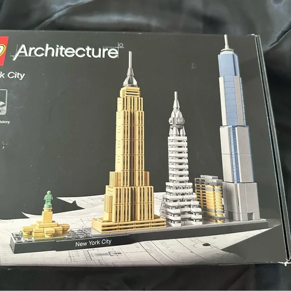 Lego Architecture New York City Set - Black, Gold, Silver, Blue, Green - Picture 6 of 13